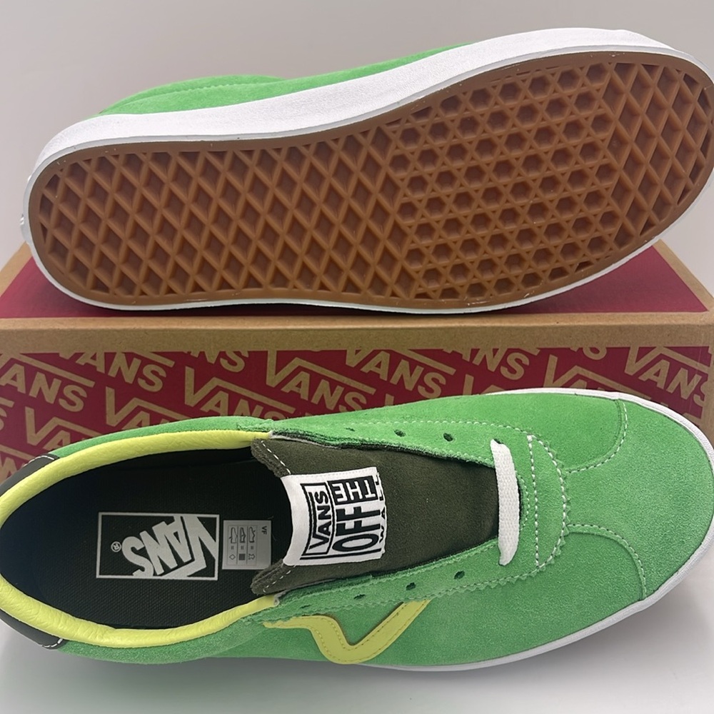 Vans MEN’S Sport Low Sport Pop Green
VN000CQRCX2
Sneakers - Picture 3 of 16